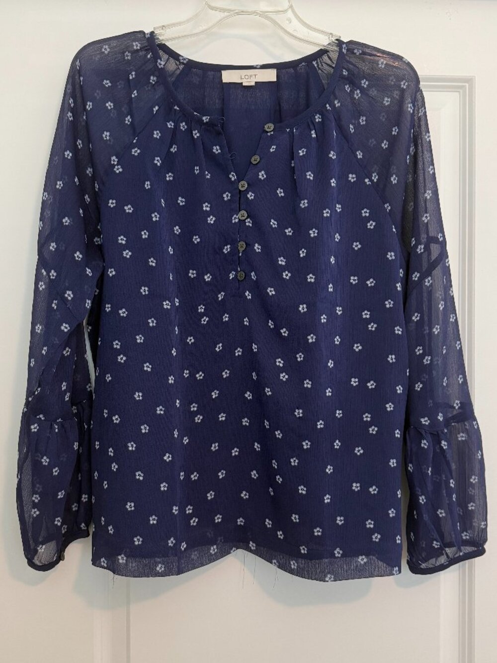 LOFT Blue w White Flowers Long Sleeve Button Blouse Medium Good Condition